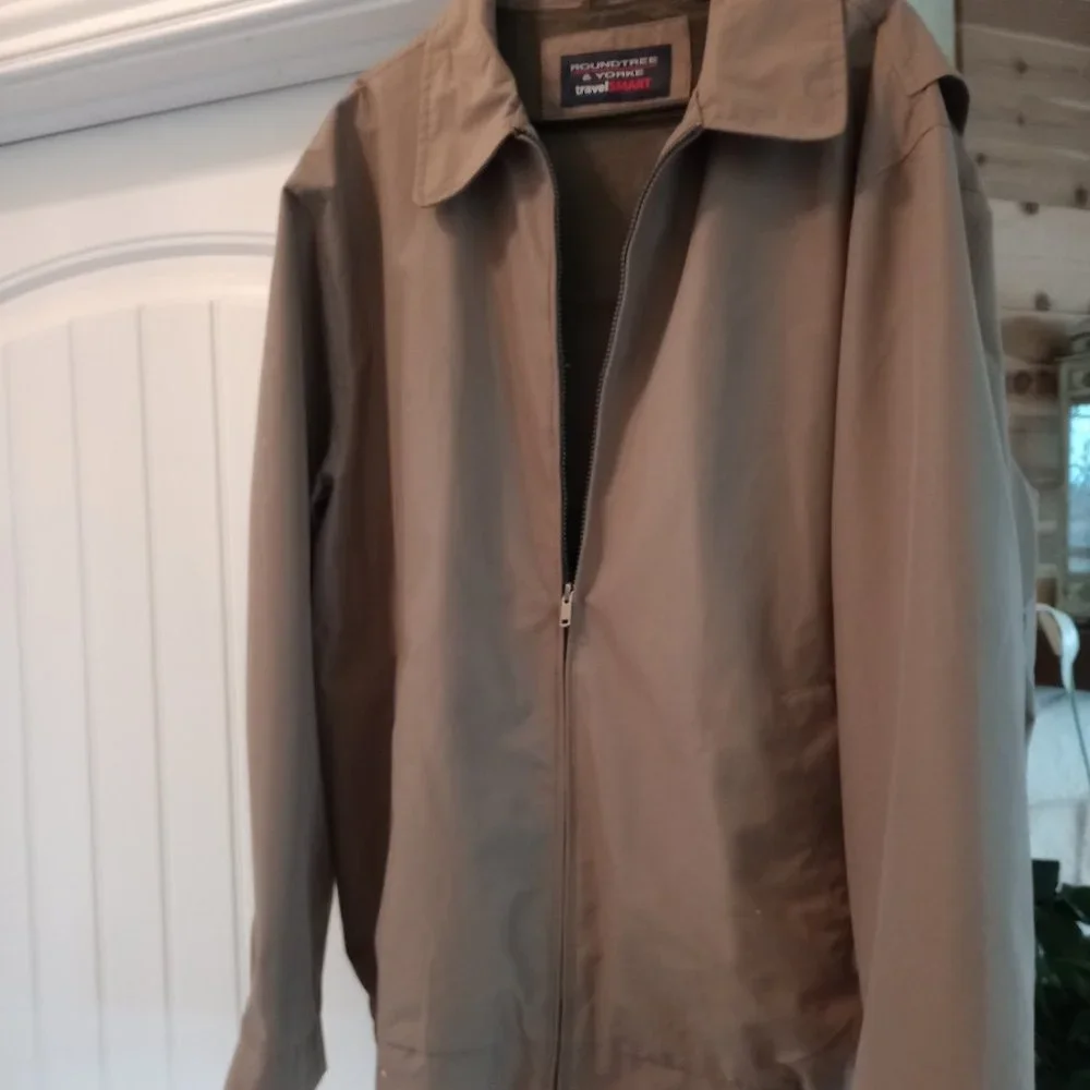 Men's Jacket - Picture 1 of 3